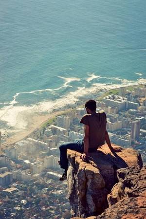 8. Núi Lion’s Head, Cape Town, Nam Phi  Ở độ cao 670m từ núi Lion’s Head, bạn có thể ngắm toàn cảnh Cape Town đầy màu sắc rực rỡ.