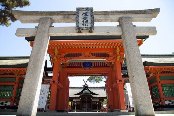 Sumiyoshi-taisha là một trong những ngôi đền lâu đời nhất ở Osaka, được xây dựng vào thế kỷ thứ 3. Ảnh: Japanhoppers