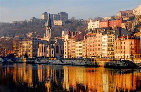 Du lịch Pháp khám phá thành phố Lyon – Nơi hợp lưu kim cổ