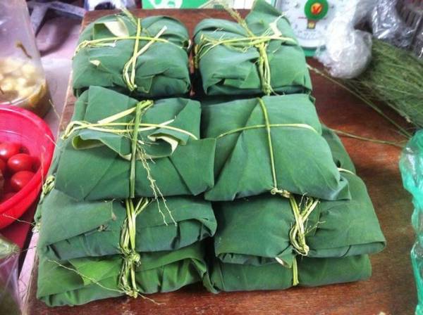 Những gói cốm tươi xanh - những món quà quý của mùa thu - Ảnh: Huyền Trần