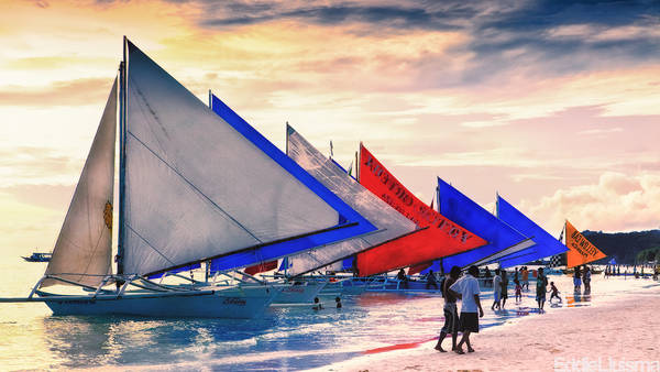 Thuyền buồm trên biển Boracay. Ảnh: Eddie 11uisma/flickr.com