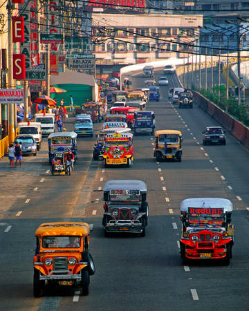 Xe jeepney là phương tiện đi lại phổ biến trên đường phố Philippines. Ảnh: leesherlock92.blogspot.com