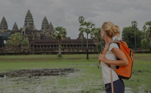 Quần thể Angkor là nơi hầu hết du khách phải ghé khi du lịch Campuchia. Ảnh: makemytrip.com