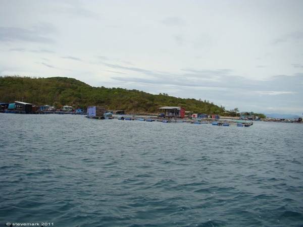  7. Hòn Một là hòn đảo nhỏ nhất trong vịnh Nha Trang. Đảo đẹp, thanh bình như một làng quê giữa biển. Ảnh: Stevenmark2011.