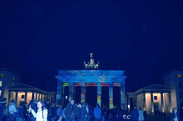 Mặc dù Paris được mệnh danh là ‘kinh đô ánh sáng’ nhưng lễ hội ánh sáng (Festival of lights) ở Berlin vào tháng 10 hàng năm cũng rất đáng để xem.