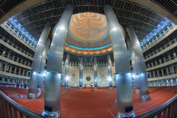 Bên trong nhà thờ Hồi giáo Istiqlal. Ảnh: flickr.com