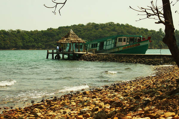 Đảo Hải Tặc không chỉ thu hút bởi tên gọi mà thực tế hòn đảo này thu hút du khách bởi vẻ đẹp mộc mạc và hoang sơ. Ảnh: cinet.gov.vn