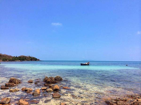 Nước biển trong xanh ở đảo Hải Tặc. Ảnh: FB Đảo Hải Tặc – Hà Tiên, Kiên Giang