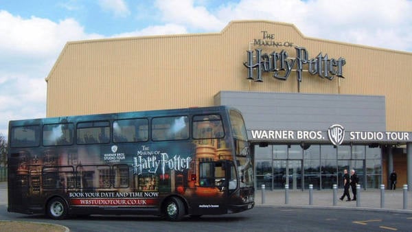 Hành trình du lịch Warner Bros Studio Tour khám phá hậu trường phim Harry Potter - Ảnh: escapadesalondres