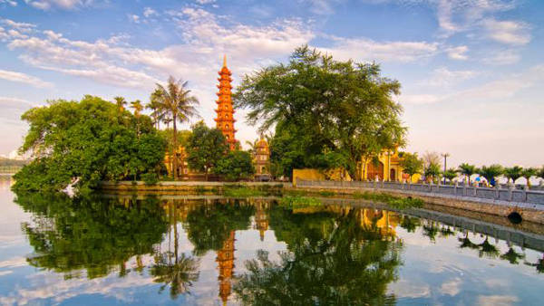 Chùa Trấn Quốc - ngôi chùa cổ nhất Việt Nam. Ảnh: Daily Telagraph.
