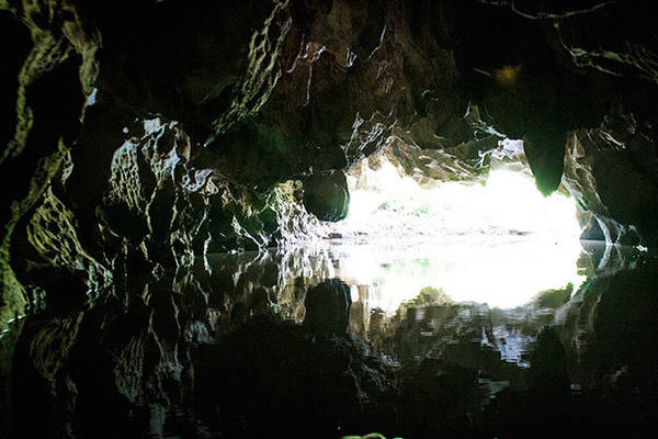 Vẻ đẹp nơi hang Luồn thông ra bên ngoài - Ảnh: Minh Đức