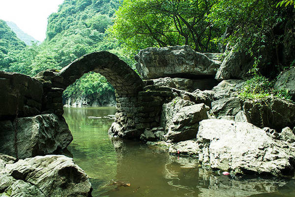 Hang Luồn Ao Dong - Vẻ đẹp hoang sơ (Hà Nam)
