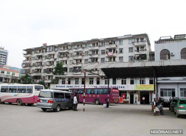 Bến xe Bằng Tường.