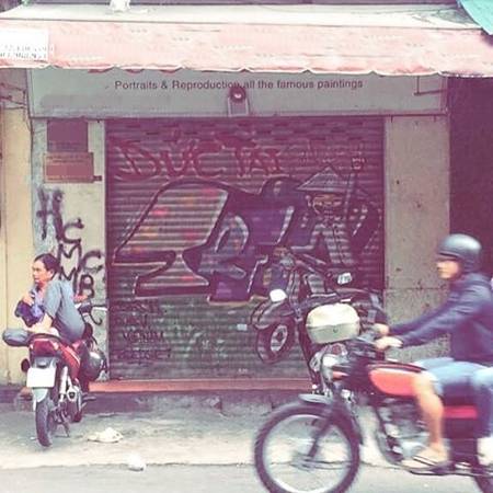 Nhịp sống cứ thế trôi thật nhanh nhưng chẳng đợi chờ ai, nhưng có những người vẫn lặng lẽ chờ đợi. (Ảnh: IG @kcrystalsynthia) Nhịp sống cứ thế trôi thật nhanh nhưng chẳng đợi chờ ai, nhưng có những người vẫn lặng lẽ chờ đợi. (Ảnh: IG @kcrystalsynthia)