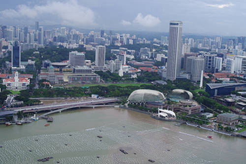 Từ trên cao, du khách có thể chiêm ngưỡng các công trình nổi tiếng ở Singapore. Ảnh: Vy An