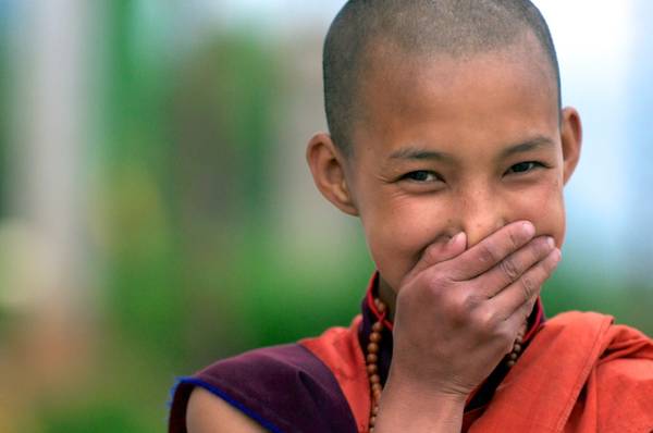 Nụ cười của một nhà tu nữ trẻ tuổi ở Bhutan. Ảnh: Margot Raggett 