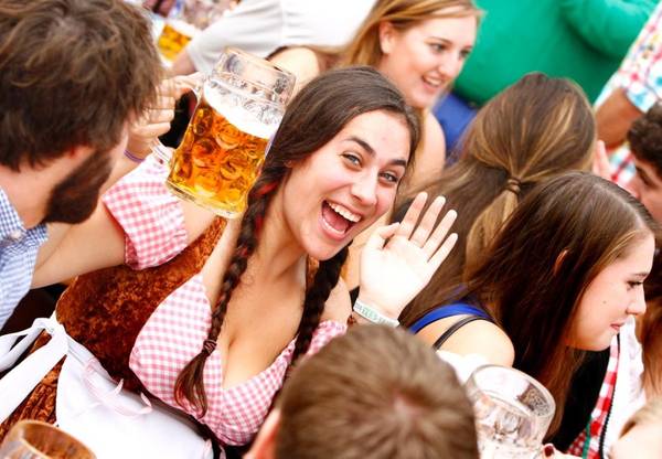 Ngày nay, lễ hội bia Oktoberfest đã trở thành liên hoan ẩm thực, văn hóa lừng danh, tiếng tăm vượt khỏi biên giới nước Đức. Ảnh: nydailynews.com