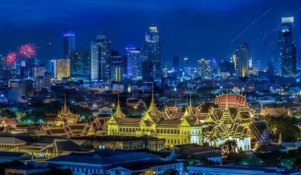 1. Bangkok:Thủ đô của Thái Lan là thành phố đầu tiên ở châu Á lọt top của Global Destination Cities Index. Bangkok vượt qua London, quán quân năm trước với 15,98 triệu lượt du khách và doanh thu 14,4 tỷ USD. Số du khách nước ngoài tăng 9,8% năm 2012, chủ yếu đến từ Singapore, Tokyo, Hong Kong, Kuala Lumpur và Seoul. Ảnh: 1Zoom.