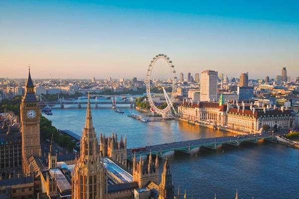 2. London: Năm ngoái, London giữ vị trí số 1 trong bảng xếp hạng. Năm nay, thành phố này vẫn là nơi hút khách hàng đầu châu Âu với 15,96 lượt du khách quốc tế, doanh thu 16,3 tỷ USD. Du khách chủ yếu đến từ Dublin, New York, Stockholm, Amsterdam và Frankfurt. Ảnh: Getty.