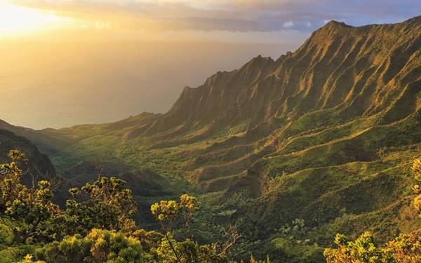 "thế giới kỷ Jura" - nếu khủng long sống lại, Hawaii chính là miền đất hứa cho loài sinh vật khổng lồ này. Sở thú khổng lồ ở "thế giới kỷ Jura" được quay tại vườn thú Honolulu và hai hòn đảo Oahu và Kauai, Hawaii, nơi nổi tiếng với phong cảnh thiên nhiên ngoạn mục.