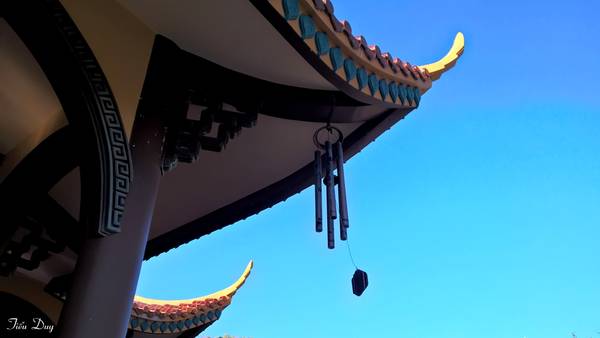 Nhưng điều đặc biệt nhất của Thiền viện có lẽ là tiếng chuông gió du dương mà bất kỳ ai đặt chân đến đây nghe được đều cảm thấy khoan thai dễ chịu. Ảnh: Tiểu Duy