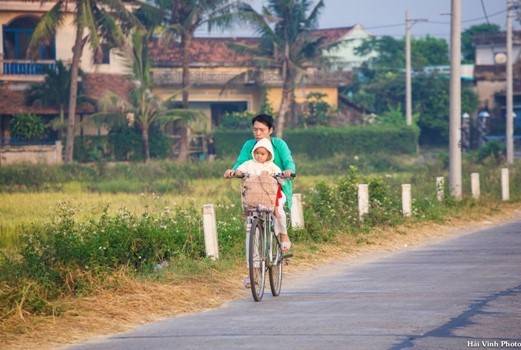 Tôi đi ngược ra phía khu vực ngoại thành của Tuy Hòa, đến gần hơn với những thôn quê bình yên nơi đây. Tôi đi ngược ra phía khu vực ngoại thành của Tuy Hòa, đến gần hơn với những thôn quê bình yên nơi đây.
