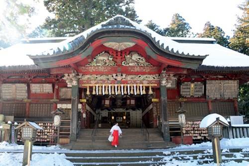 Sảnh đường chính của đền Fuji Sengen Jinja