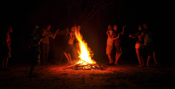 Cắm trại qua đêm cũng là một trải nghiệm được nhiều bạn trẻ yêu thích.