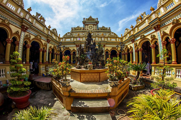 Chùa Vĩnh Tràng là ngôi chùa lớn nhất tỉnh Tiền Giang. Ảnh: cinet.vn