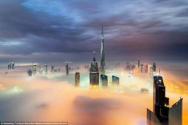 Nhiếp ảnh gia 27 tuổi Sebastian Tontsch đã chụp những bức ảnh này từ tầng 90 của một cao ốc.