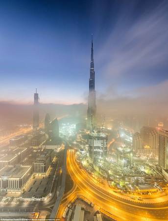 Anh đã cho người xem hình dung quy mô của tòa tháp Burj Khalifa 