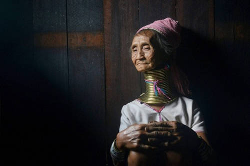 Cụ bà Monu 76 tuổi hiện sống ở Kayah, Myanmar.