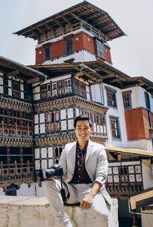 Punakha Dzong được xây năm 1637, hoàn thành năm 1638 tức một năm sau đó. Không may, năm 1990, một trận lũ lớn đã càn quét và đã tàn phá nghiêm trọng. Năm 2004, vị vua thứ 4 của Bhutan đã phục chế và xây dựng lại Punakha Dzong và mở cửa cho du khách vào tham quan. Punakha Dzong được xây năm 1637, hoàn thành năm 1638 tức một năm sau đó. Không may, năm 1990, một trận lũ lớn đã càn quét và đã tàn phá nghiêm trọng. Năm 2004, vị vua thứ 4 của Bhutan đã phục chế và xây dựng lại Punakha Dzong và mở cửa cho du khách vào tham quan.