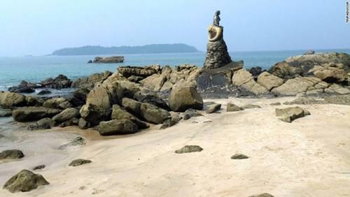  Ngapali Beach nằm ở Ngapali, Myanmar là một trong hai bãi biển châu Á nằm trong top 10 của TripAdvisor năm 2016. Đây cũng là lần đầu tiên Ngapali nằm trong danh sách này.