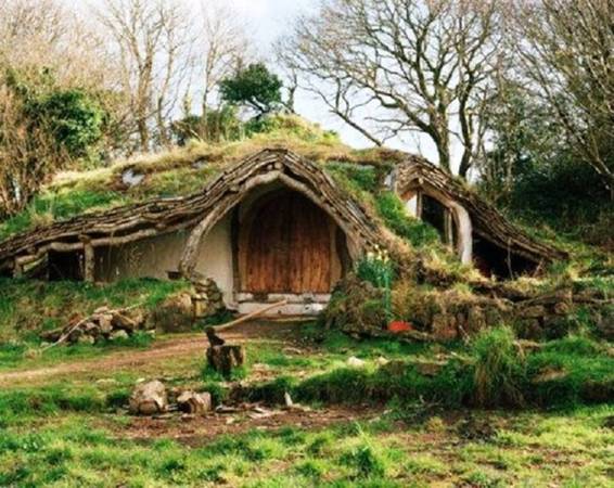 Ngôi nhà này trông giống những ngôi nhà được sử dụng trong 'The Hobbit'. Kỳ nghỉ của bạn sẽ tuyệt diệu hơn khi bạn sống tại đây, giữa trung tâm của thiên nhiên.