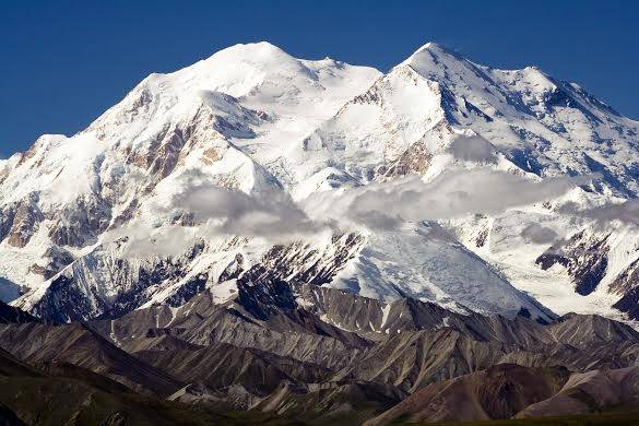 Núi Denail còn được gọi bằng cái tên khác là McKinley. Đây là ngọn núi cao nhất Bắc Mỹ. Hành trình chinh phục đỉnh Denail không quá khó khăn nên nó thu hút nhiều du khách, bao gồm cả những người leo núi nghiệp dư. Khoảng 100 người đã bỏ mạng ở nơi này.