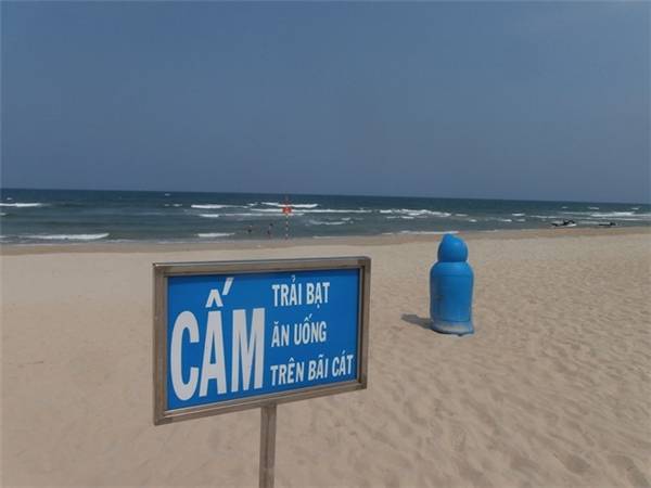 Tại đây có quy định rõ ràng không cho phép cắm trại bạt, ăn uống trên bãi cát. (Ảnh: Internet)