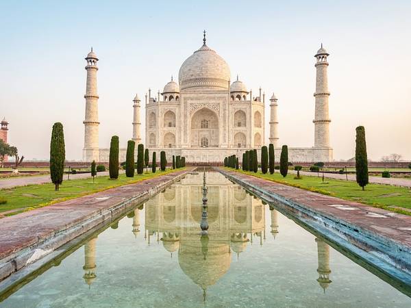 Taj Mahal, Ấn Độ: Biểu tượng của tình yêu vĩnh cửa này là điểm đến nổi tiếng nhất Ấn Độ, với kiến trúc tinh xảo, cầu kỳ, hoàn mĩ tới từng chi tiết.