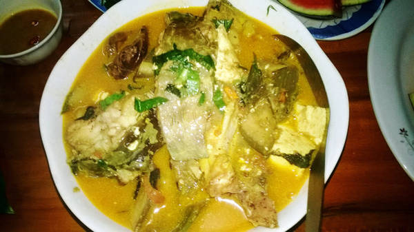  Món cá om chuối ngon và hấp dẫn ở Ao Châu - Ảnh: N.T.Lượng