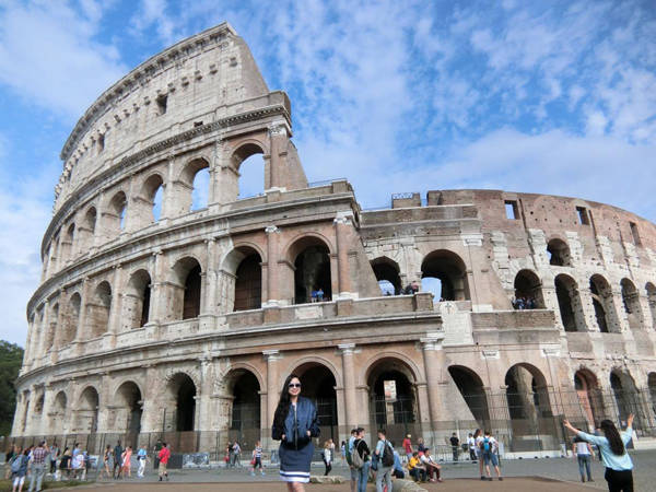 Đấu trường Colloseum cổ đại hơn 3.000 năm tuổi ở Rome, theo truyền thuyết, mọi con đường đều dẫn về đây. Đây chính là biểu tượng của đế chế La Mã cổ đại.