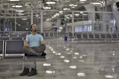 Cân nhắc kỹ khi chọn chỗ ngủ tại sân bay để tránh gặp phiền toái. Ảnh: skyscanner