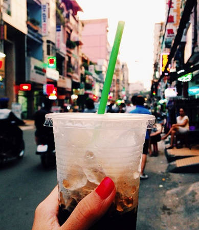 Cà phê sữa đá dường như không chỉ còn là một món đồ uống đơn thuần mà nó đã trở thành một nét văn hóa của người Sài Gòn. Hầu hết khách du lịch ngày nay khi đến Việt Nam nói chung và Sài Gòn nói riêng đều không bỏ qua cơ hội tận hưởng một ly cà phê sữa đá mát lạnh, thơm lừng.