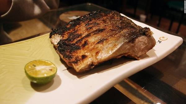 Cá măng biển: Loại cá này phổ biến ở Đài Loan đến mức có cả bảo tàng và lễ hội riêng. Cá măng biển được dùng làm nhiều món, bởi thịt mềm và giá cả dễ chịu. Du khách có thể thử cá măng rán giòn vắt chanh, ăn cùng cơm.