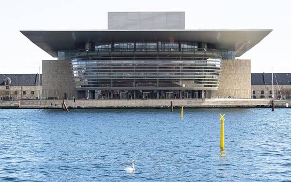 Nhà hát hoàng gia Đan Mạch (Royal Danish Opera) là một trong những điểm đến hấp dẫn đối với du khách trong và ngoài nước.