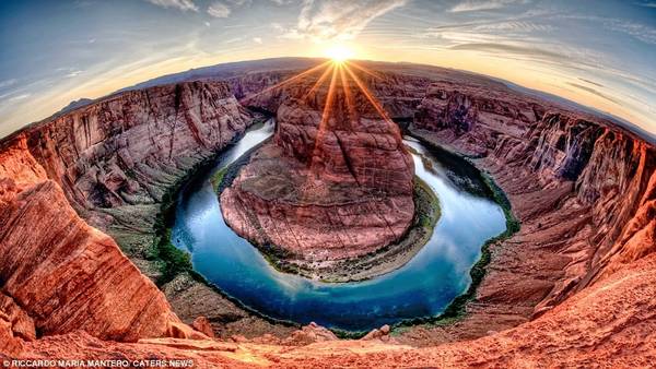 Các địa danh nổi tiếng lọt vào ống kính nhiếp ảnh gia gồm Grand Canyon, công viên quốc gia Arches và Bryce Canyon. The Horseshoe Bend, Arizona là một trong những địa danh được chụp ảnh nhiều nhất. Đây là hình ảnh biểu tượng của Grand Canyon. 