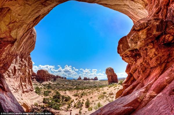 Công viên quốc gia Arches, Utah là nơi tập trung các vòm đá sa thạch tự nhiên nhiều nhất thế giới, với số lượng hơn 2.000 vòm. 