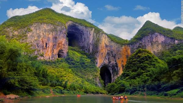 Con sông Getu với ánh mặt trời chiếu rọi trên những vách đá uốn lượn là nơi thu hút nhiều nhà leo núi khắp nơi trên thế giới. 