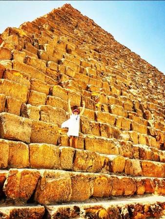 Tại Ai Cập, Gleason có dịp tham quan các kim tự tháp, nhưng lại khá thất vọng - Ảnh: Taylor Gleason