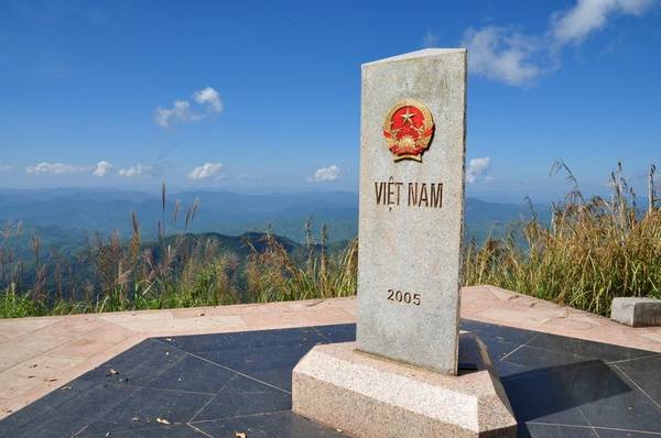 Cột mốc số 0 - Cực Tây Việt Nam. Ảnh: ST