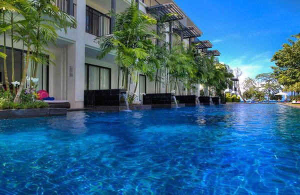 The Chill Resort & Spa là resort sang chảnh nhất tại Kohchang với thiết kế bể bơi dài chạy dọc các villa nghỉ dưỡng, giá một đêm tại đây khoảng 3,3triệu đồng.